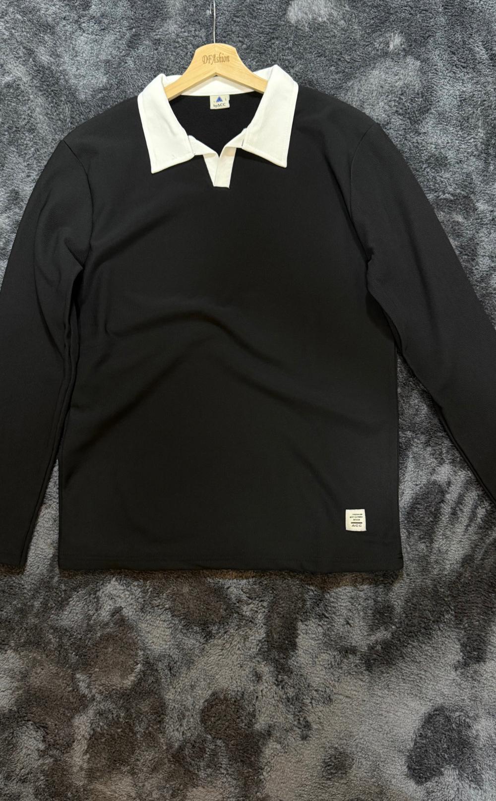 Beyaz Yaka Siyah Şardonlu Sweat