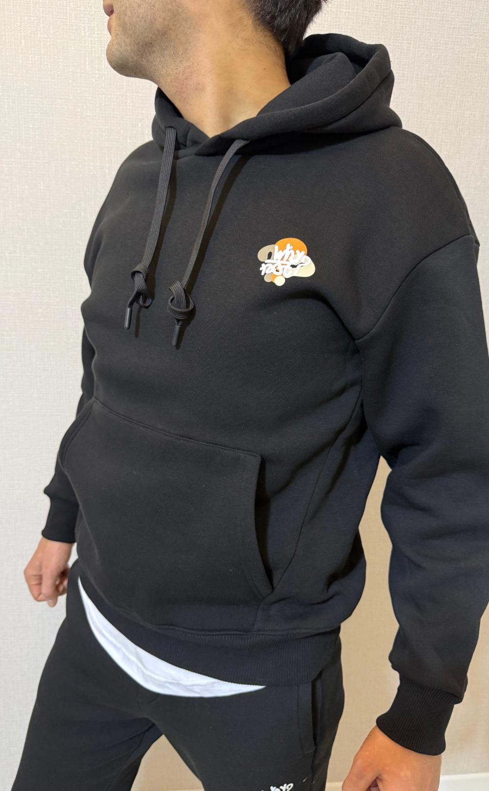 Siyah Baskılı Kapşonlu Şardonlu Sweatshirt