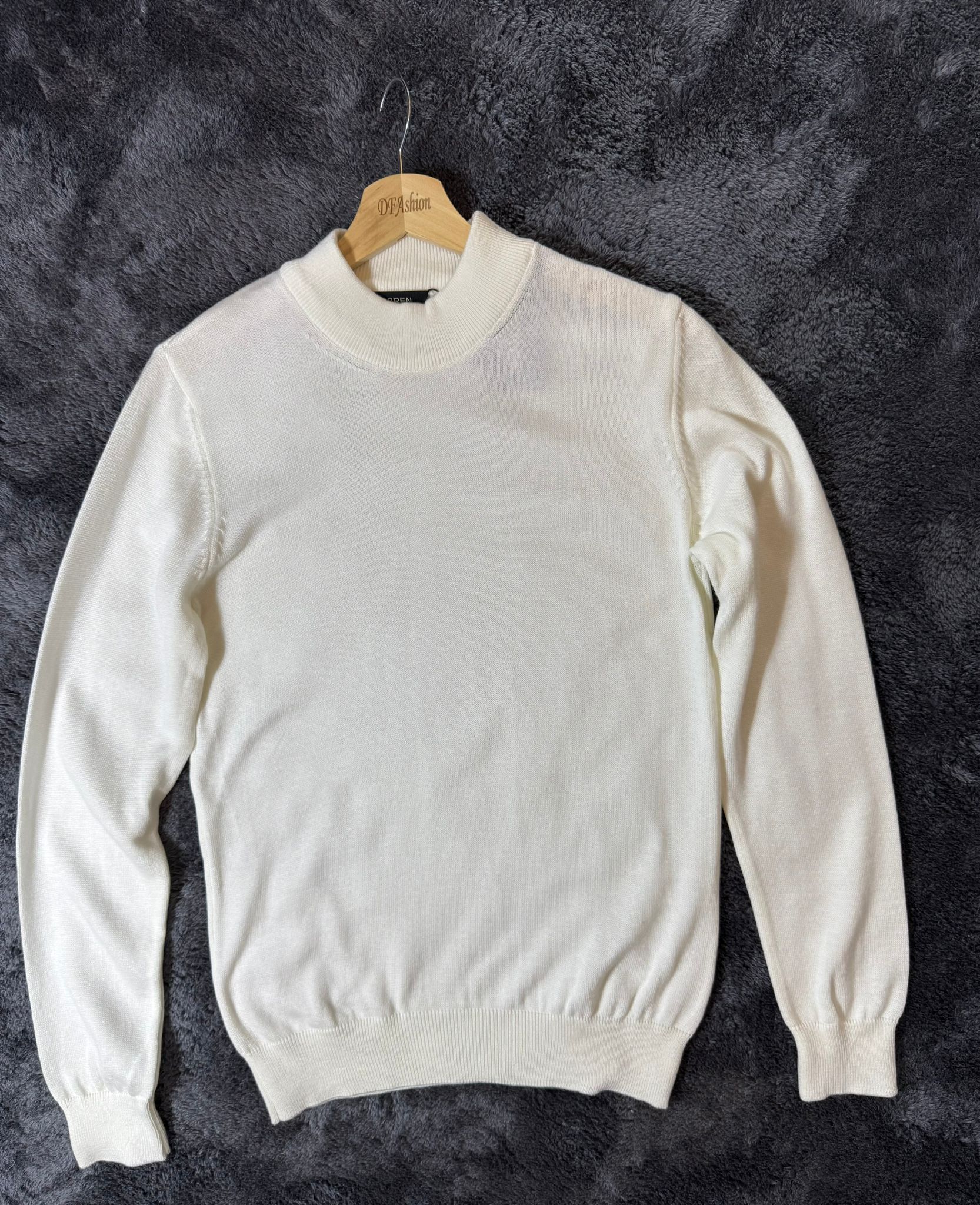 Yarım Boğazlı Beyaz Kazak